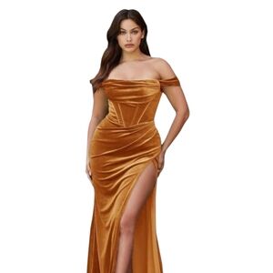 DRESSALISA WOMEN FAITH VELVET GOWN IN MUSTARD SIZE LARGE NWOT